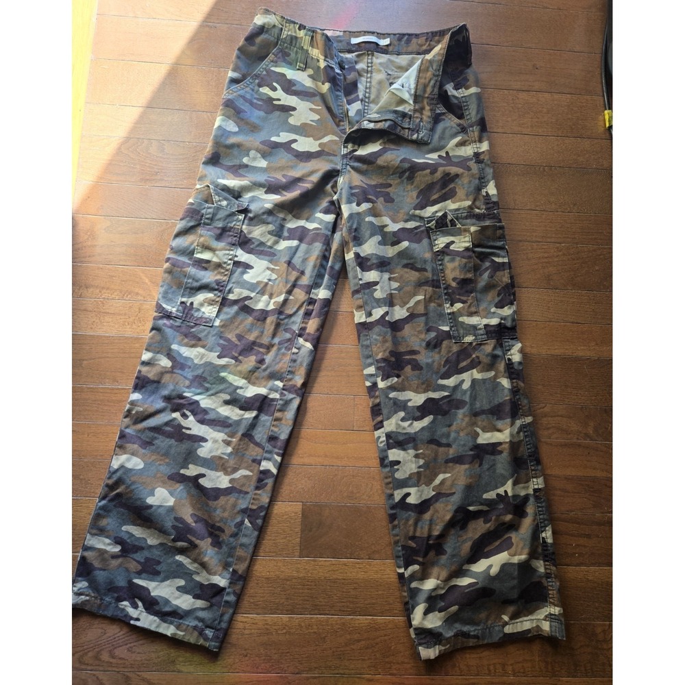 Levi's Women's '94 Baggy Camo Cargo Pants Green 27 (Real Measurements 29x29)